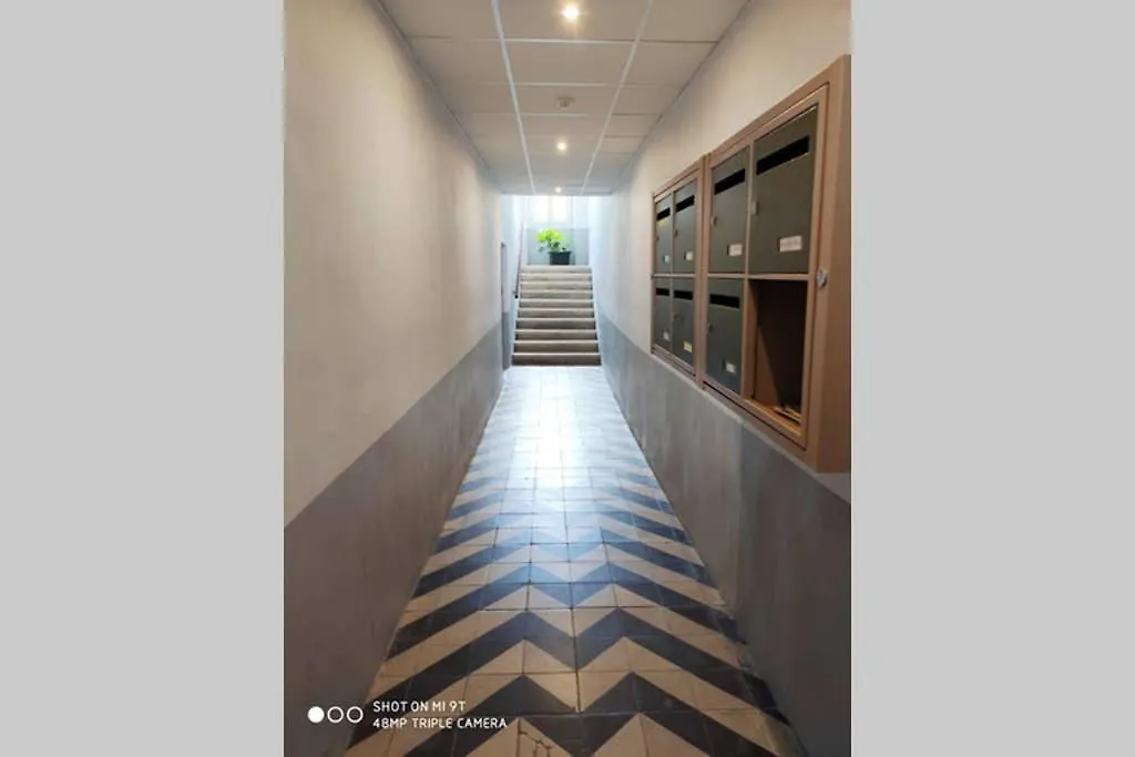 Apartment 157M2, 4 Chambres, 4 Salles De Bains, 2 Wc, 2 Parkings En Hypercentre Valence  France